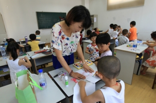 补课教师漫画_教师补课收入