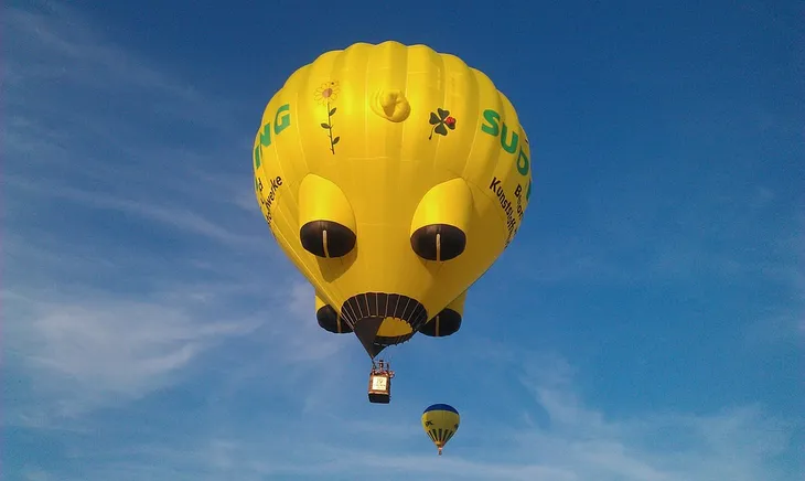 hot-air-balloon-244794_960_720.jpg