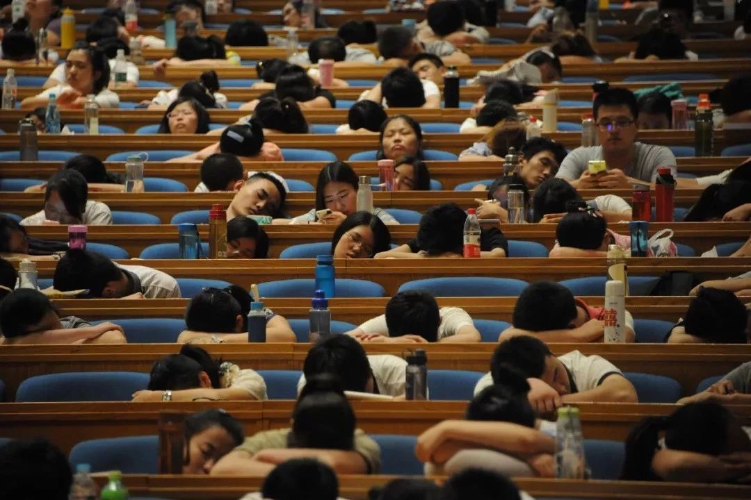 中国大学课堂:听不听课随你,别逃课就行 - 脉脉