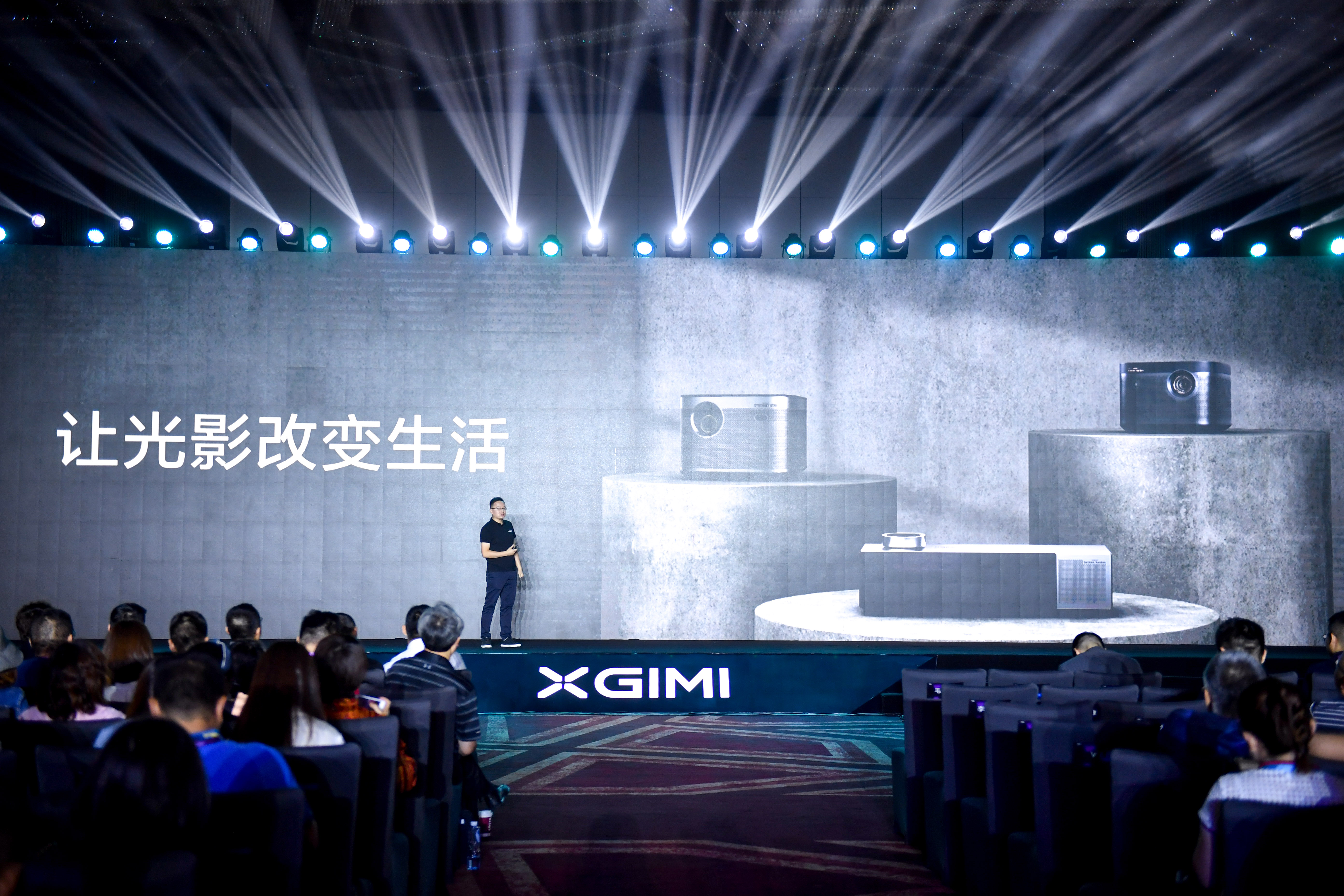 极米发布三款投影产品更新教育内容和儿童模式